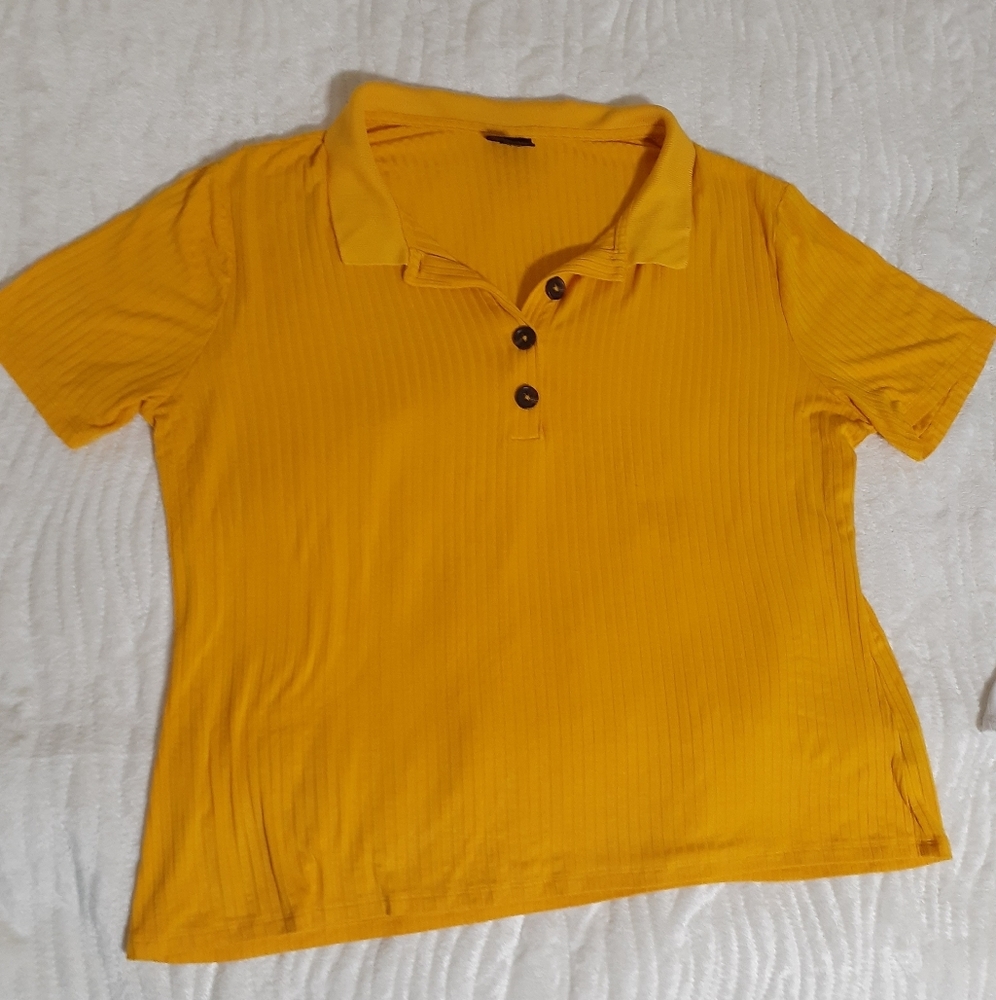 Stretchy mustard yellow top.